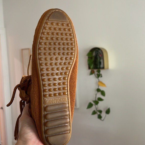 Minnetonka Ankle Hi “Tramper” Brown Suede Fringe Boots, Size 7 - Picture 4 of 10